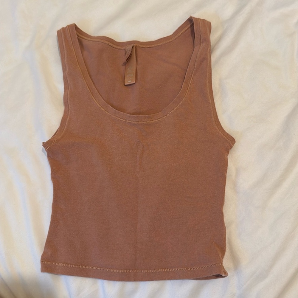 Skims cotton jersey tank in Sedona